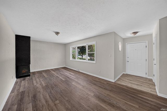 1037 N Twyckenham Drive, South Bend, IN 46617