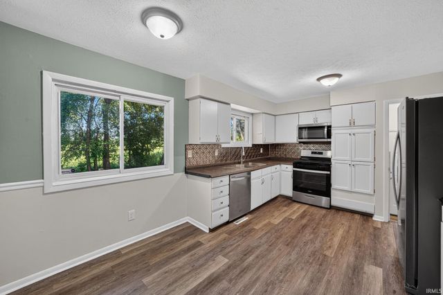 1037 N Twyckenham Drive, South Bend, IN 46617