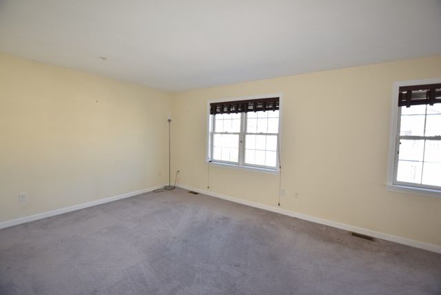 1975 Middlesex St 28, Lowell, MA 01851