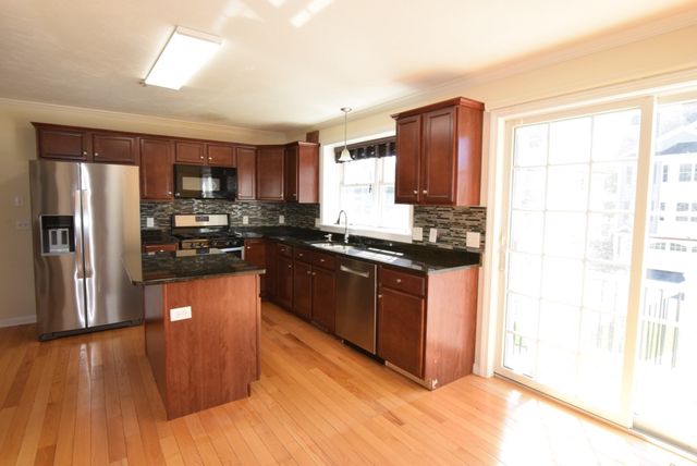 1975 Middlesex St 28, Lowell, MA 01851