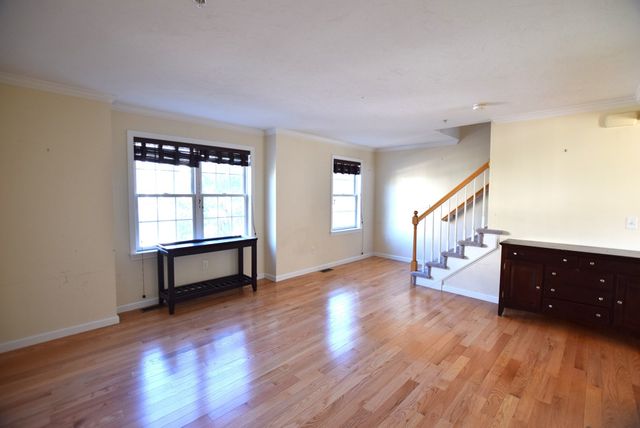 1975 Middlesex St 28, Lowell, MA 01851