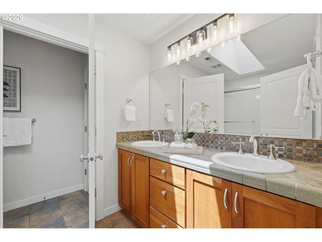 9490 Sw 153RD Ave, Beaverton, OR 97007