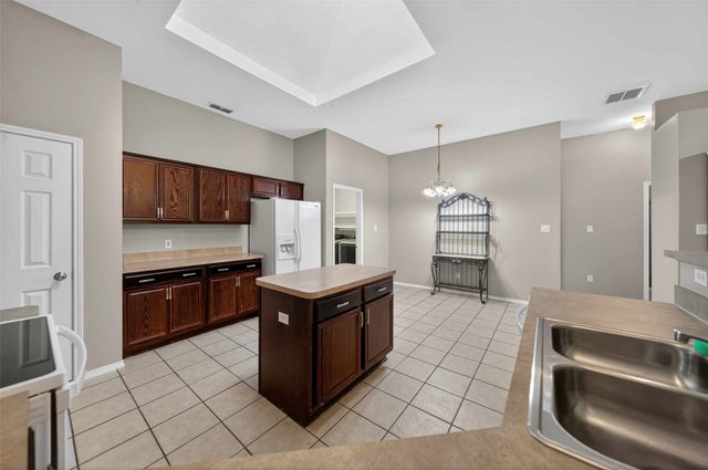 514 Noah Lane, Lindale, TX 75771