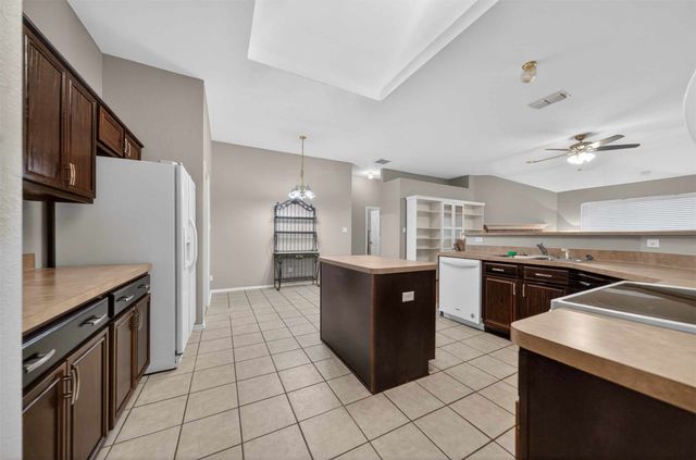 514 Noah Lane, Lindale, TX 75771