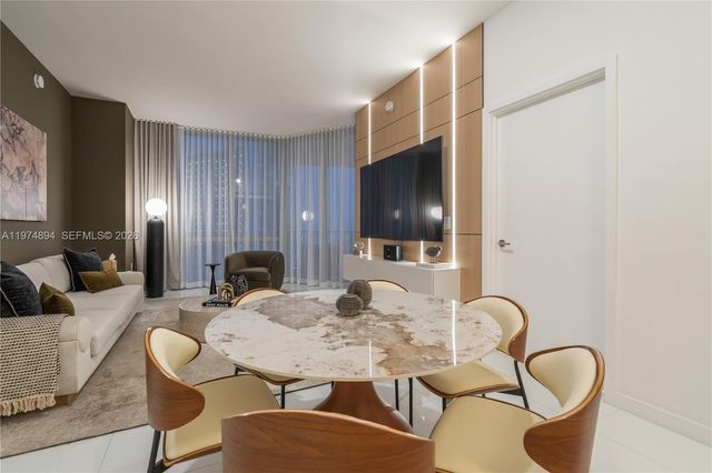 851 NE 1st Ave 4207, Miami, FL 33132