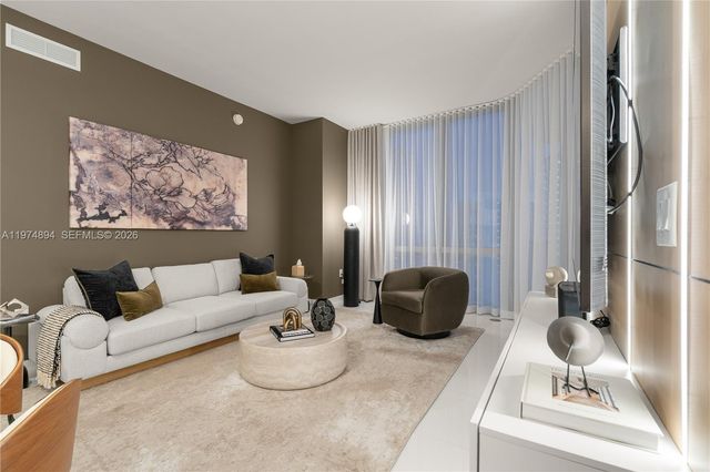 851 NE 1st Ave 4207, Miami, FL 33132