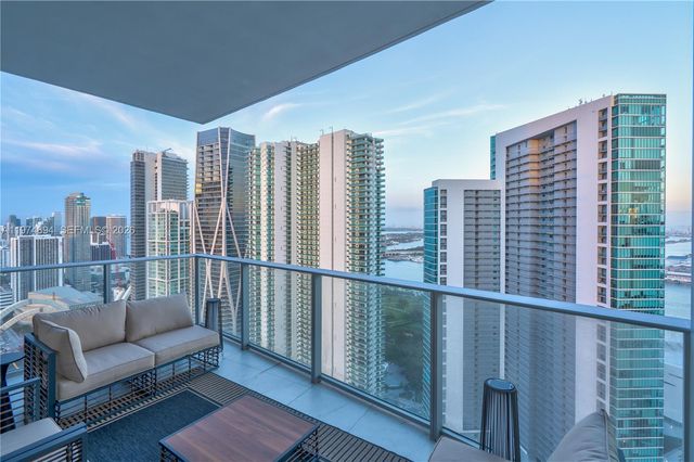 851 NE 1st Ave 4207, Miami, FL 33132