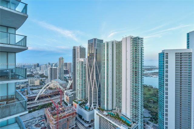 851 NE 1st Ave 4207, Miami, FL 33132