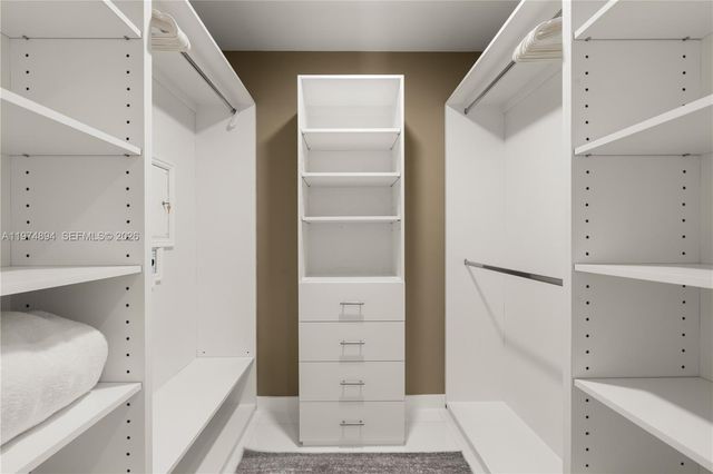 851 NE 1st Ave 4207, Miami, FL 33132