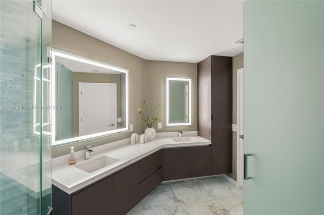 851 NE 1st Ave 4207, Miami, FL 33132