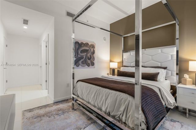 851 NE 1st Ave 4207, Miami, FL 33132