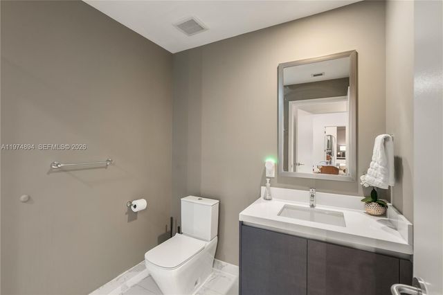 851 NE 1st Ave 4207, Miami, FL 33132