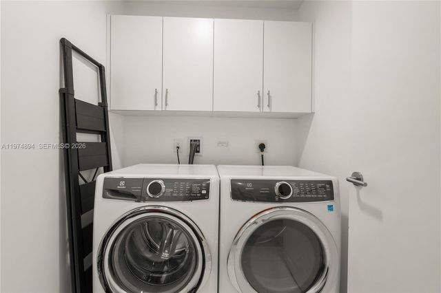 851 NE 1st Ave 4207, Miami, FL 33132