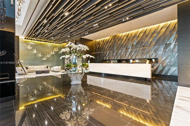 851 NE 1st Ave 4207, Miami, FL 33132