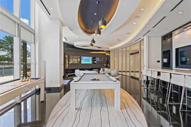 851 NE 1st Ave 4207, Miami, FL 33132