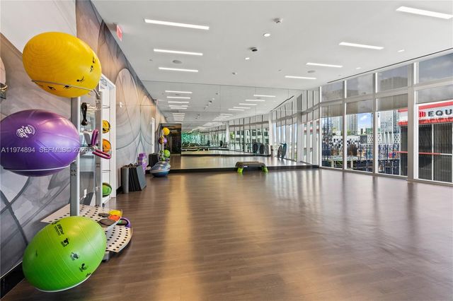 851 NE 1st Ave 4207, Miami, FL 33132