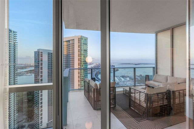 851 NE 1st Ave 4207, Miami, FL 33132