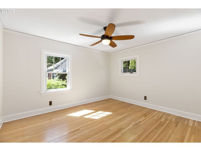 3826 Ne COUCH St, Portland, OR 97232