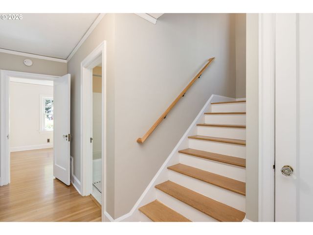 3826 Ne COUCH St, Portland, OR 97232