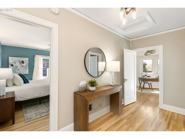 3826 Ne COUCH St, Portland, OR 97232