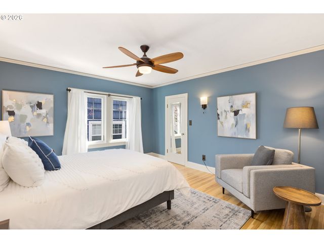 3826 Ne COUCH St, Portland, OR 97232