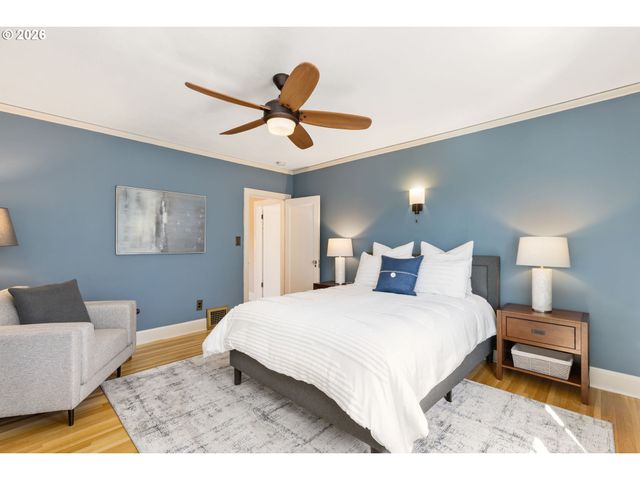 3826 Ne COUCH St, Portland, OR 97232