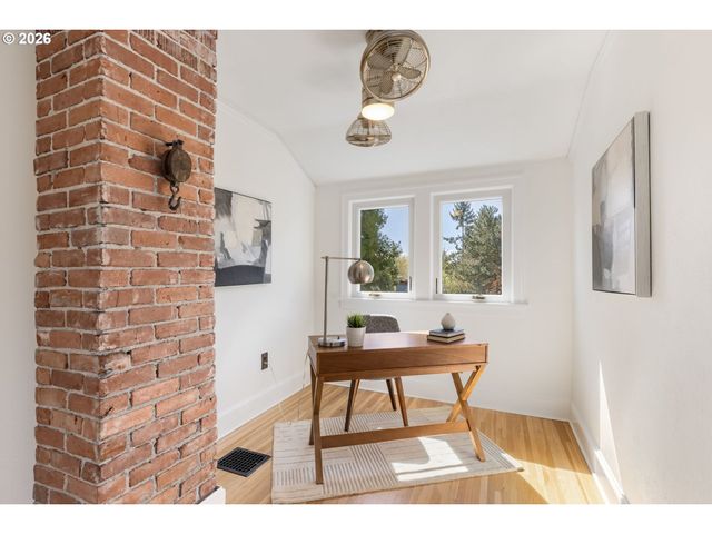 3826 Ne COUCH St, Portland, OR 97232