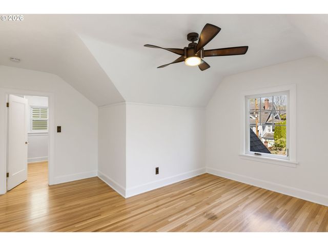 3826 Ne COUCH St, Portland, OR 97232