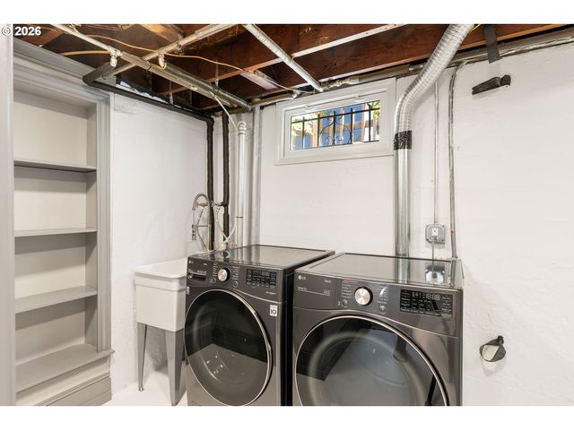 3826 Ne COUCH St, Portland, OR 97232