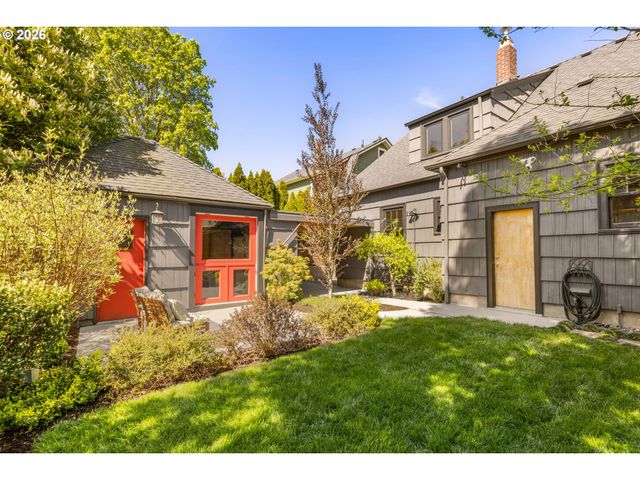 3826 Ne COUCH St, Portland, OR 97232