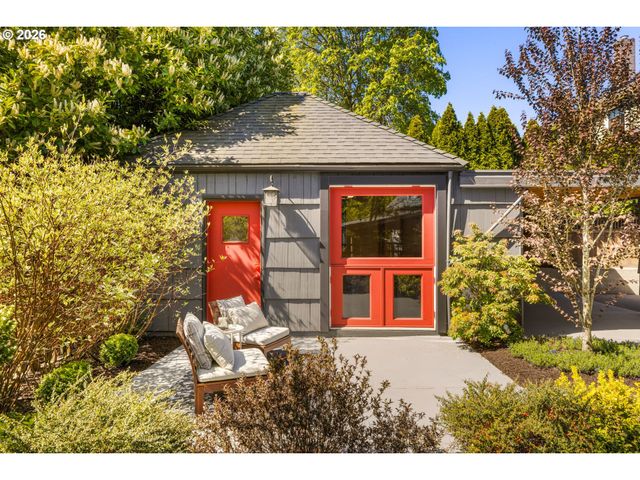 3826 Ne COUCH St, Portland, OR 97232