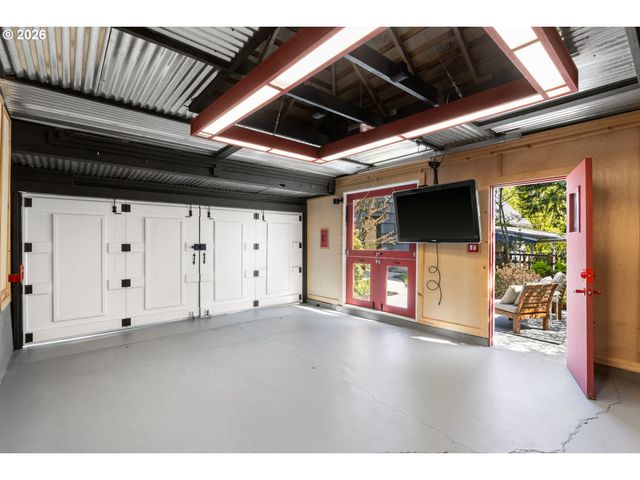 3826 Ne COUCH St, Portland, OR 97232