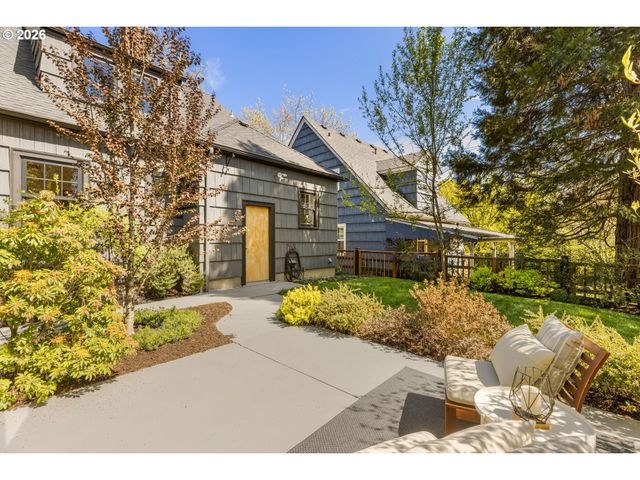 3826 Ne COUCH St, Portland, OR 97232