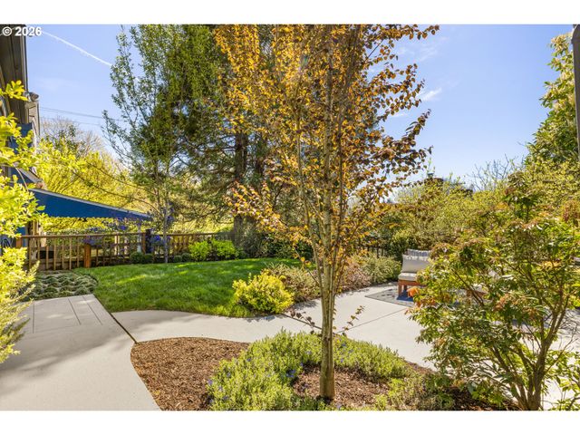 3826 Ne COUCH St, Portland, OR 97232