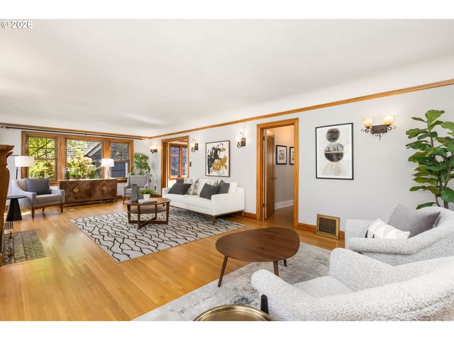 3826 Ne COUCH St, Portland, OR 97232