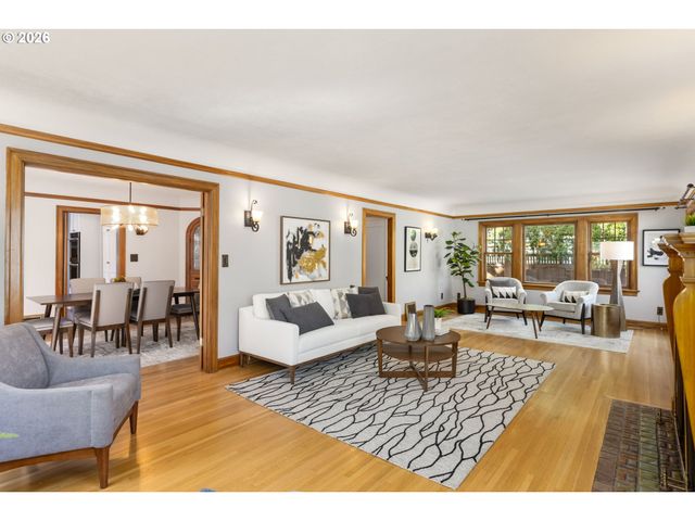 3826 Ne COUCH St, Portland, OR 97232