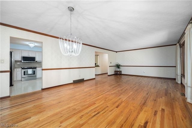 8636 Scarlet Oak Lane, Parma, OH 44130