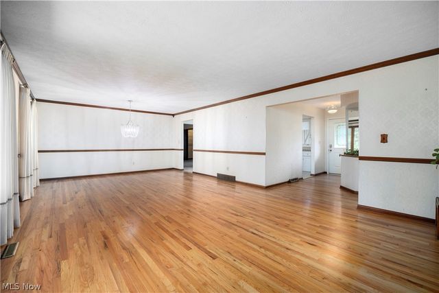 8636 Scarlet Oak Lane, Parma, OH 44130