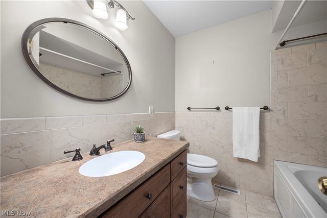 8636 Scarlet Oak Lane, Parma, OH 44130