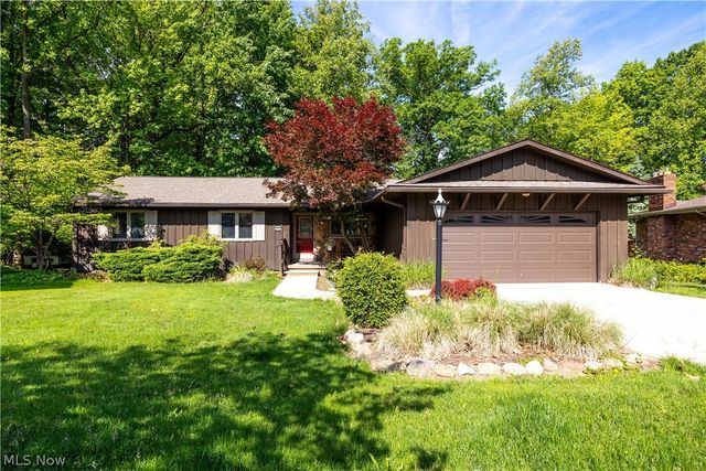 8636 Scarlet Oak Lane, Parma, OH 44130