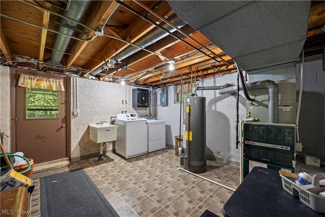 8636 Scarlet Oak Lane, Parma, OH 44130