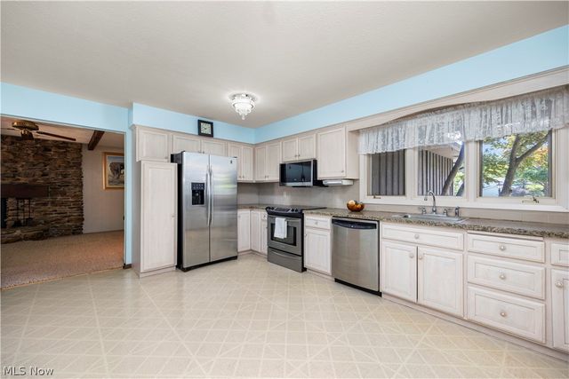 8636 Scarlet Oak Lane, Parma, OH 44130