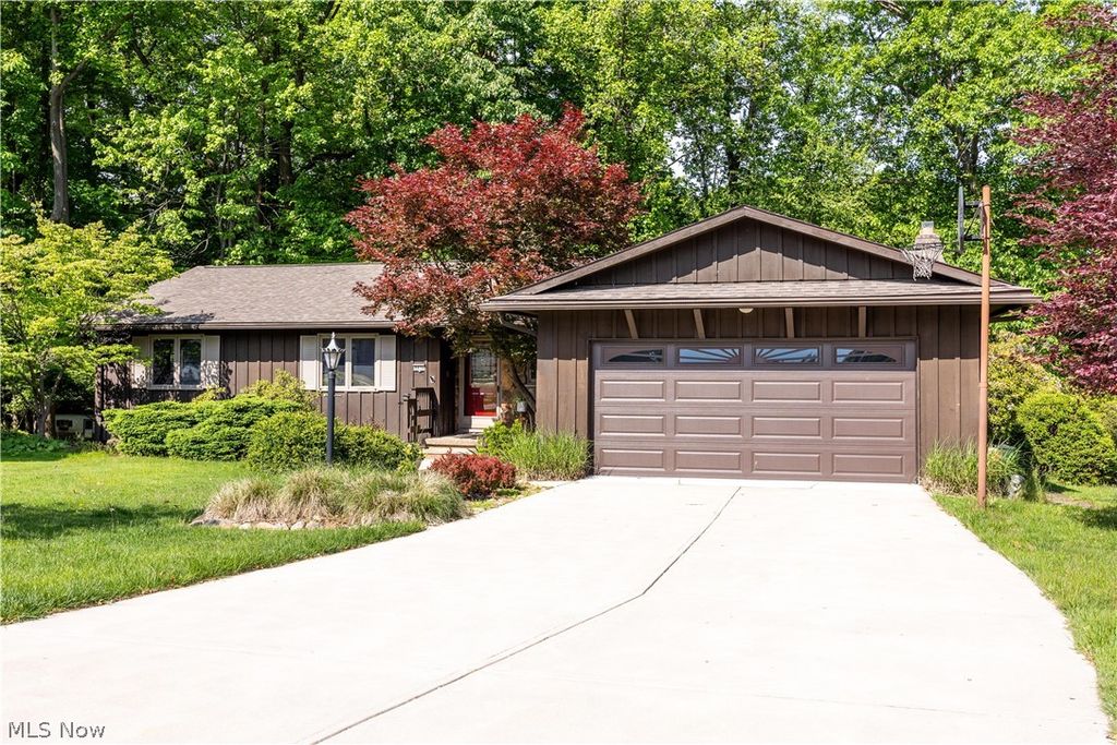8636 Scarlet Oak Lane, Parma, OH 44130