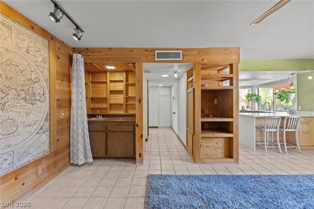 5914 West Twain Avenue, Las Vegas, NV 89103