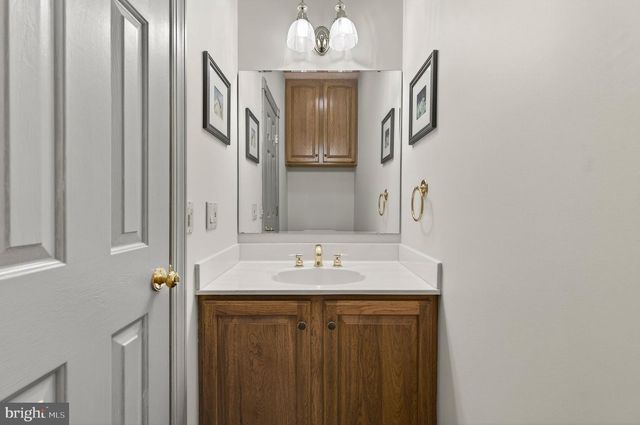 256 CLIFFSIDE DR, Edinburg, VA 22824