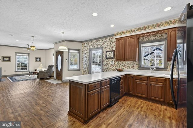 256 CLIFFSIDE DR, Edinburg, VA 22824