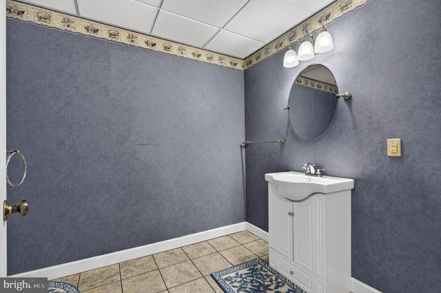 256 CLIFFSIDE DR, Edinburg, VA 22824