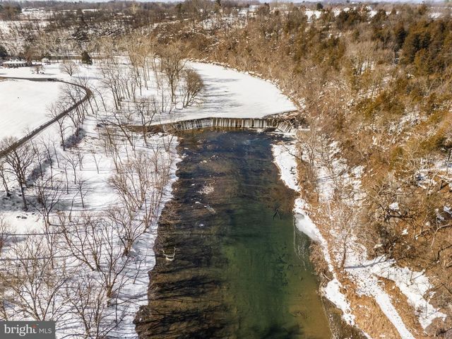 256 CLIFFSIDE DR, Edinburg, VA 22824