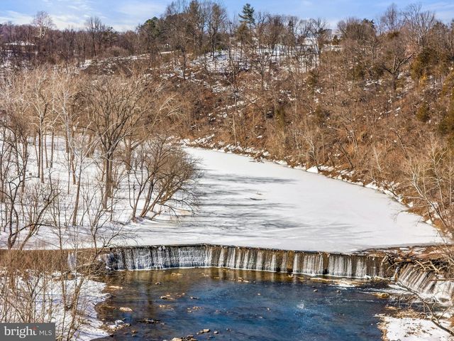 256 CLIFFSIDE DR, Edinburg, VA 22824