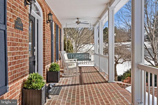 256 CLIFFSIDE DR, Edinburg, VA 22824